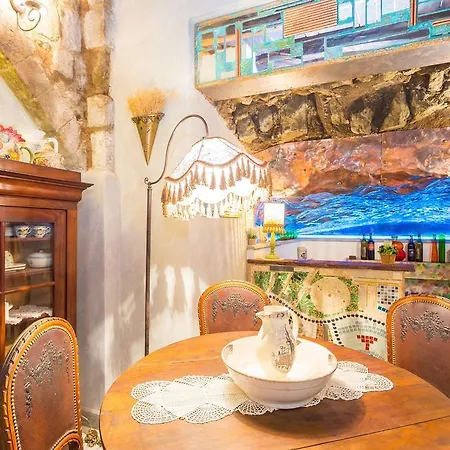 La Tana Del Bruco Guest house 3*